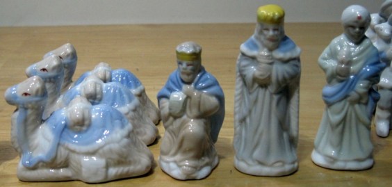 NACIMIENTO-BELEN-PORCELANA-MINIATURA-17-PIEZAS-8CM